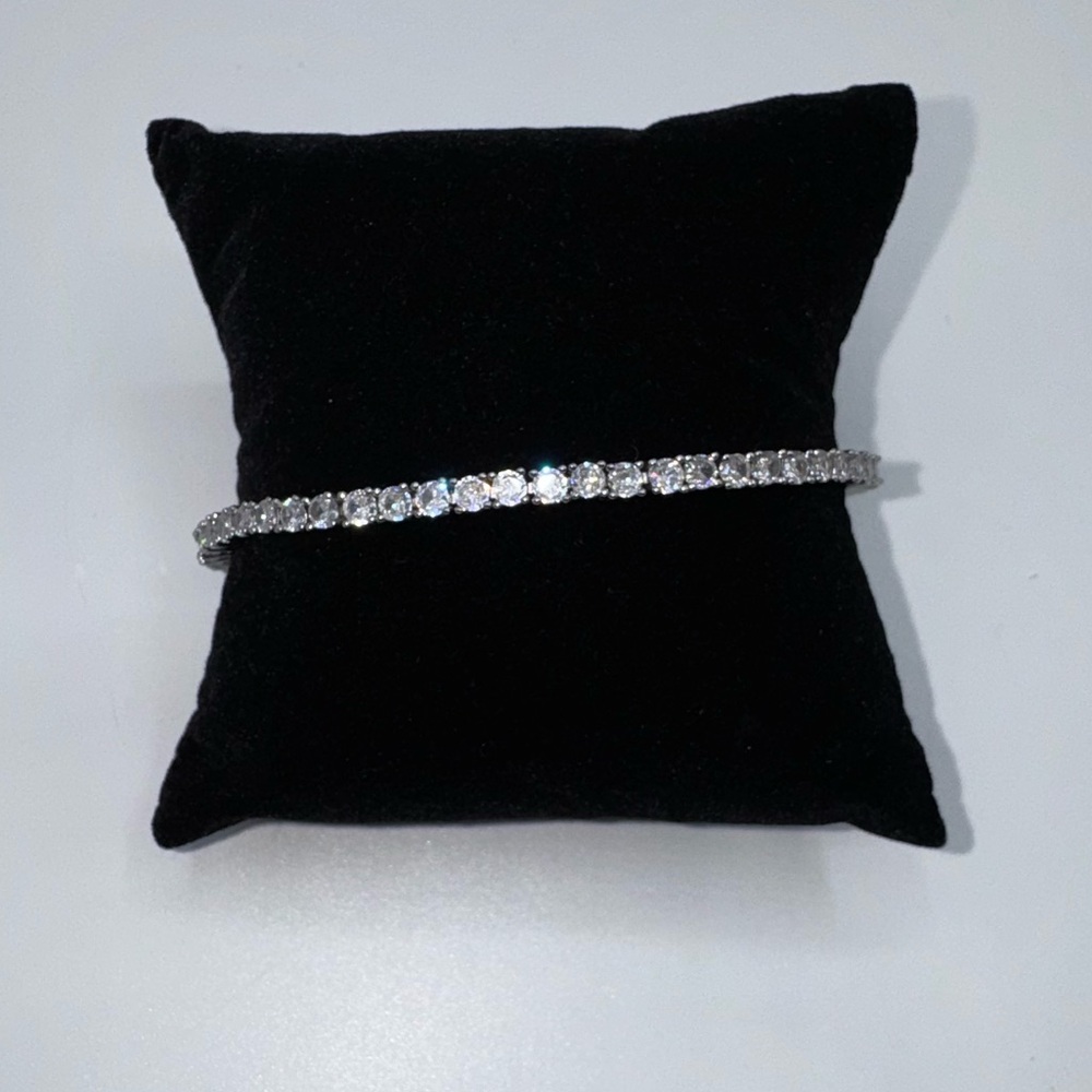 14k 8ct Tennis Bracelet - Picture 7 of 10